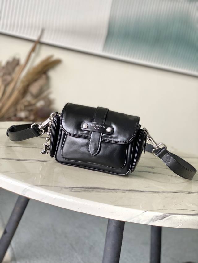 Top-Grain Leather, Premium Original Piece M13989 This Cargo Mini Handbag Showcas