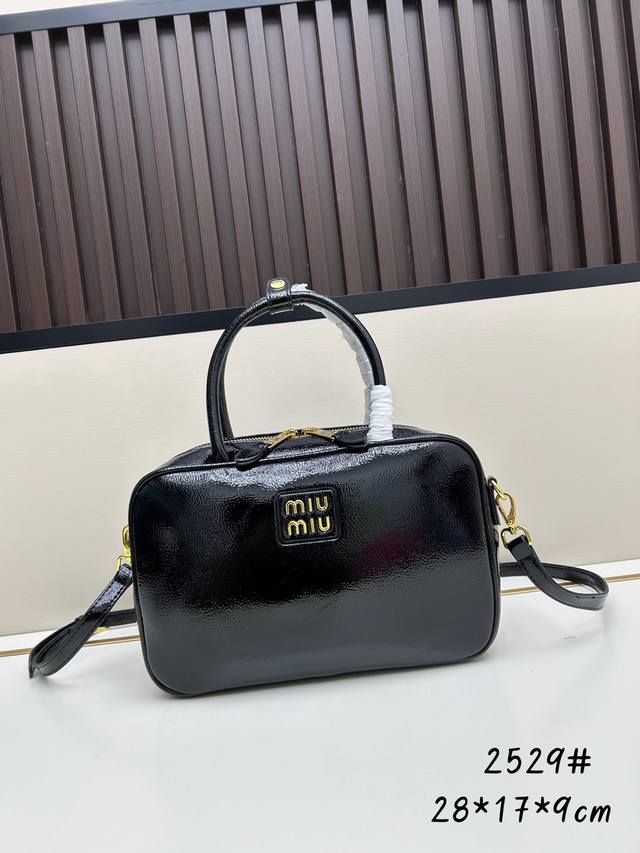 Lacquered Miu Briefcase, The Undisputed Top-Selling Item! Miu Miu Is So Popular