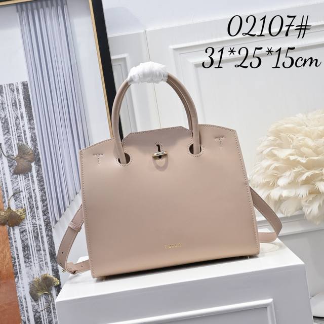 Celebrity-Inspired Design, The New Furla Summer Bestseller Exudes A Sleek, Luxur