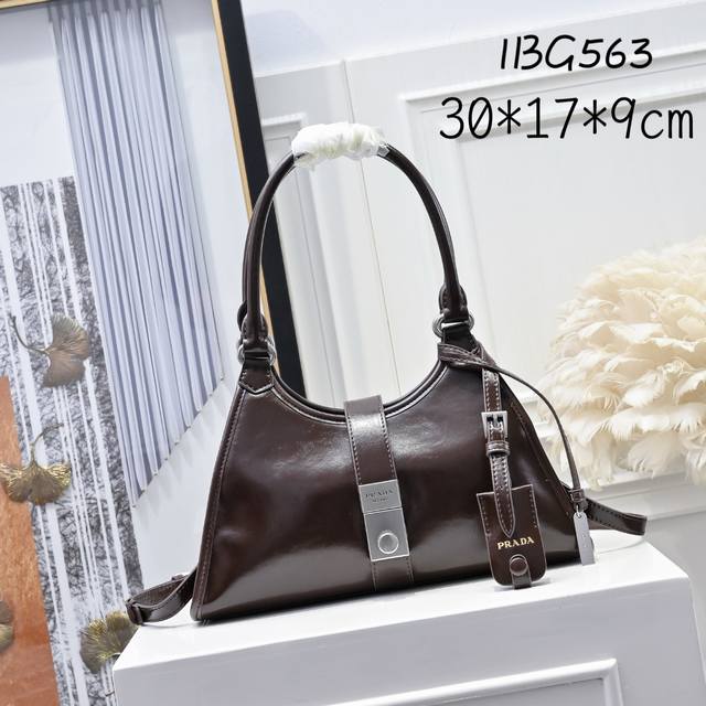 New 1Bg563 Spring/Summer New Arrival. This Runway-Inspired Design Features Impor