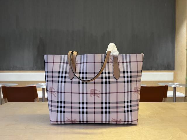 B Double-Sided Shopping Bag, A Practical And Sleek Design With Ample Internal Sp