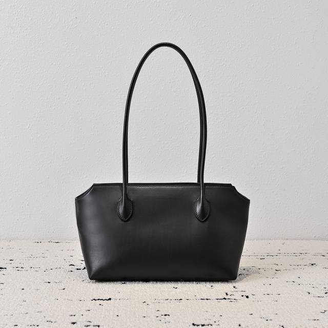 Saddle Leather Handbag, Shoulder Bag, Minimalist Style. The Selected Natural Gra