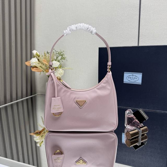 Top-Grade Original Prada New Leather Shoulder Strap Hobo Bag Combines A Versatil