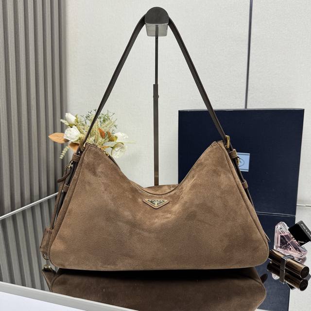 Top-Quality Genuine Leather, Sanded Leather Prada Latest Handbag 1Bc228 Has Arri