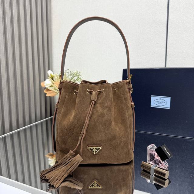 Top-Grade Genuine Leather, New Design, Suede Bucket Bag 1Be079 Now Available. Ma