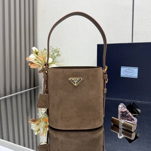Top-Grade Authentic New Bucket Bag 1Be078 Deer Velvet Leather Small This Versati