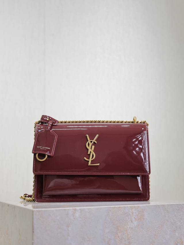 Jujube Red Lacquered Leather With Gold Buckle Sunset 22Cm_ The Timeless Classic