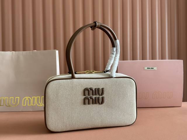 Comes With The Full Set Of Original Store Packaging. M-Brand New Canvas Bowling
