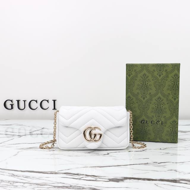 Counter Quality, Genuine Leather, Model Number 841290 White Dimensions: 16.5 Cm