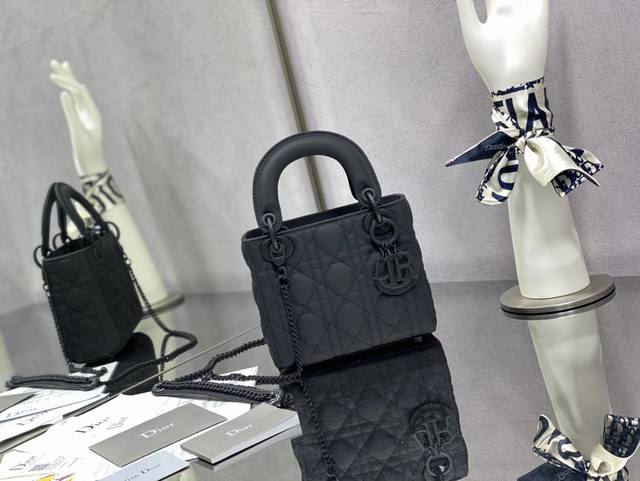 Comes With Full Original Packaging, Original Factory Quality, Lady Three-Panel B