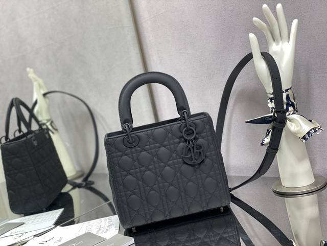 Comes With The Full Original Packaging And Original Factory Quality. The Lady Fi