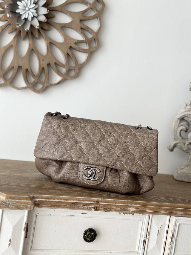 Original Design, Top-Tier Quality, In Stock. Chanel Vintage Cloud Bag In Apricot