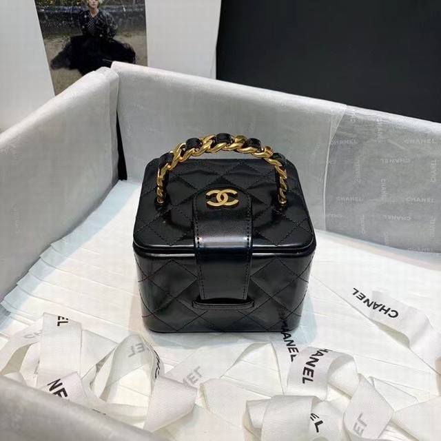 In Stock! Original Design. Small Chanel Vintage Makeup Bag. This Is A Vintage-St