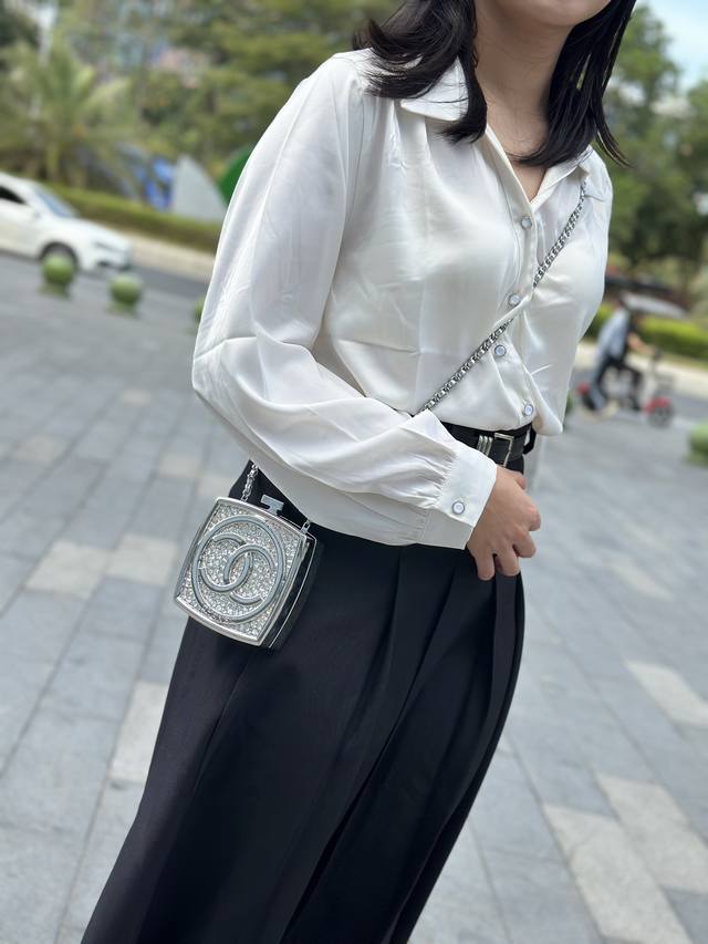 Large Size: 14Cm. An Ultra-Practical Top-Tier Custom Makeup Box Bag. The On-Body