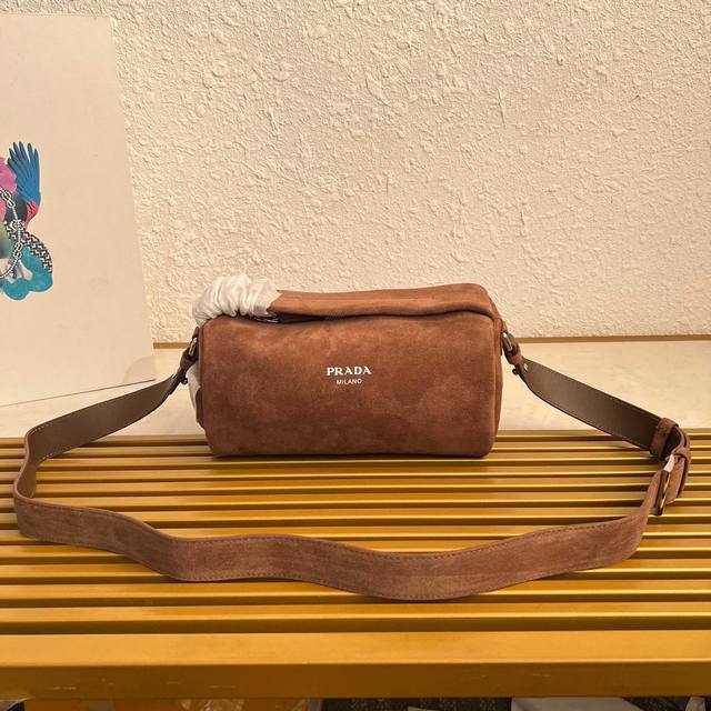 Top-Grade Authentic Single Piece New Boston 2Vh188 Suede This Boston Handbag Is