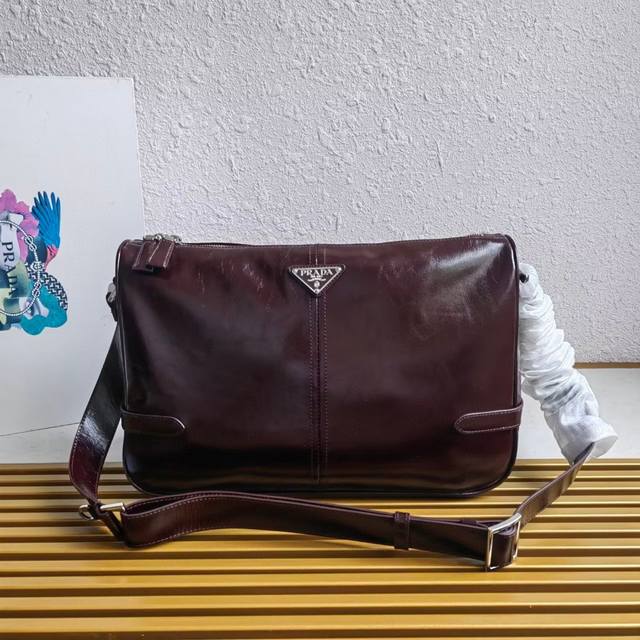 Top-Grade Original Design New Arrival Oil-Waxed Leather 2Vh187 Messenger Bag Thi