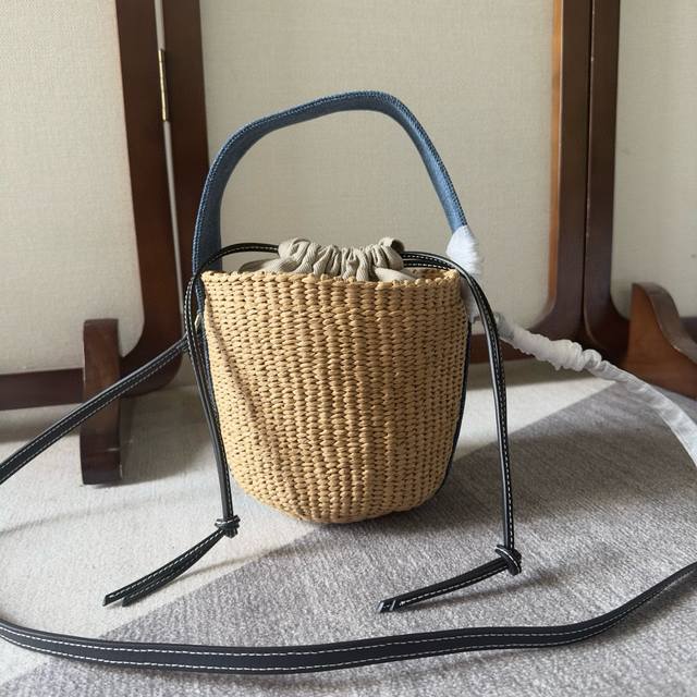 23S Chloe Woody Denim Woven Straw Bucket Bag Bucket Bags Are Extremely Popular A