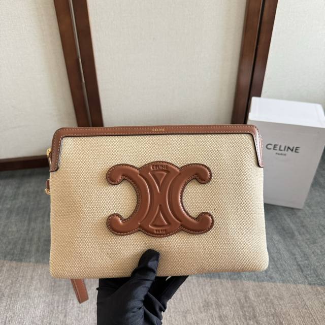 New Arrival This Celine Clutch Bag Features A Classic Design With Added Hand Str