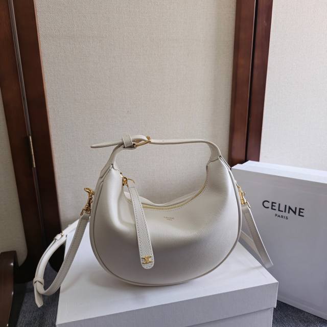 New Arrival: Ce's New Lulu Bag This New Lulu Bag From Ce Is Absolutely Stunning