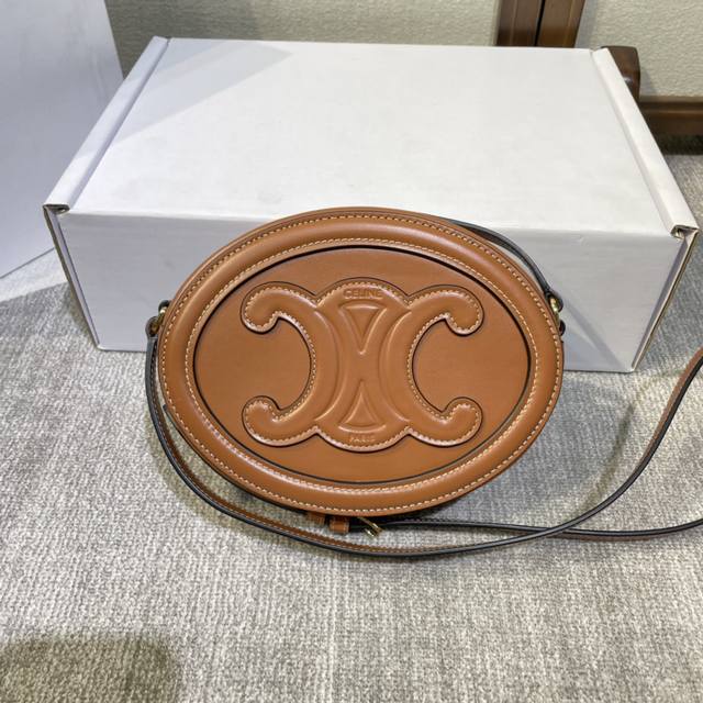 Celine Small Round Mooncake 198603# Small Phone Case, Stunning Design, Versatile
