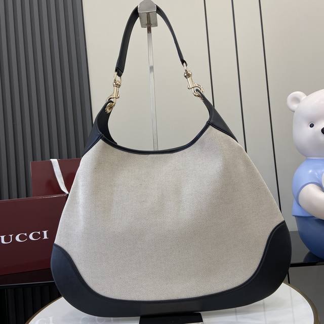 Comes With A Full Set Of Original Green Gift Bags. The New Gucci Body Double Loc