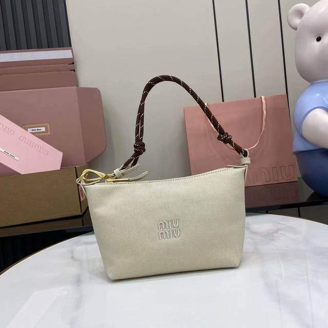 Comes With A Full Set Of Original Factory Packaging Miu New Canvas Lunch Box Bag