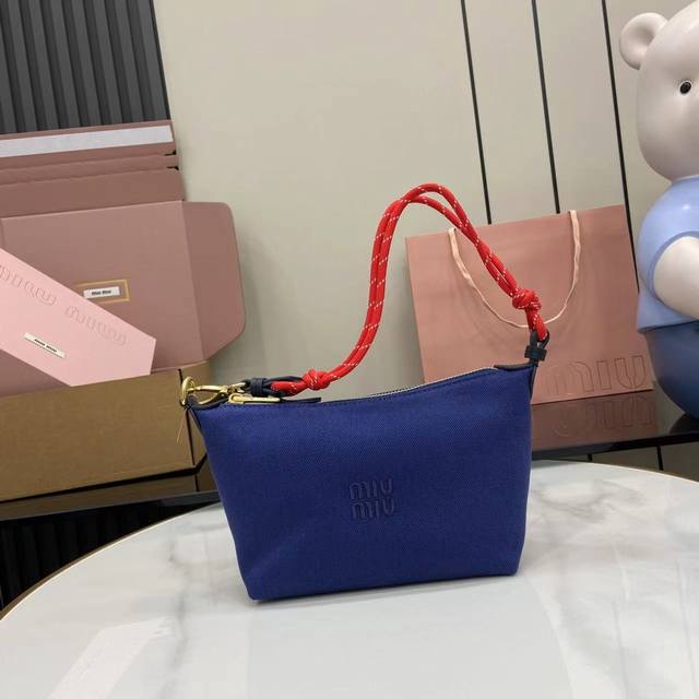Comes With A Full Set Of Original Factory Packaging. Miu New Canvas Lunch Box Ba