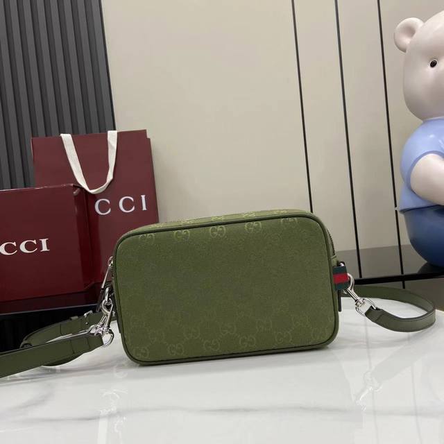 Comes With The Full Set Of Original Store Packaging. New Arrival. This Small Cro