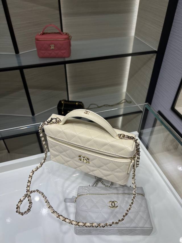 Ohanel 25C New Model Lp Chain Handle Makeup Bag, Cream-Colored Leather, Single-S