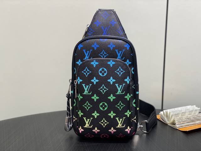 Authentic Premium M13963 Black Gradient Earphone Men's Chest Bag Avenue Small Sh