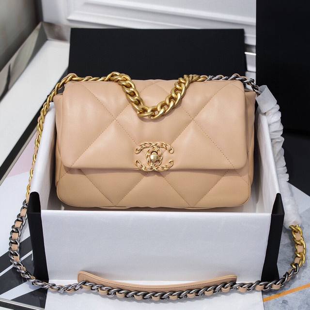 19Bag Small Size 1160 Apricot This Bag Is A Perfect Blend Of All The Classic Ele