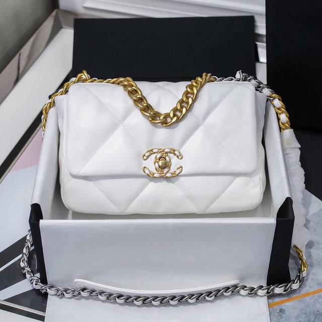19Bag Small 1160 White This Bag Is A Perfect Blend Of All The Classic Elements O