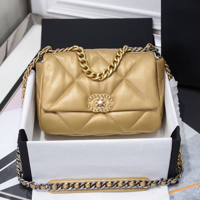 19Bag Small - 1160 Gold This Bag Is A Perfect Blend Of All The Classic Elements