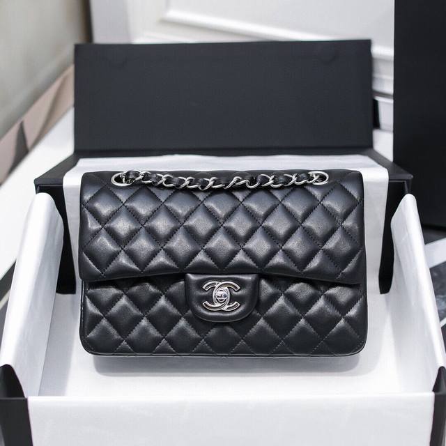 23Cm-Cf Lambskin, Diamond-Quilted With A Full, Meaty Feel. Zp Custom-Made All-St