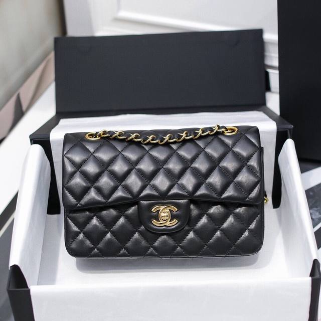 23Cm-Cf Lambskin, Diamond-Quilted With A Full, Meaty Feel. Zp Custom-Made All-St