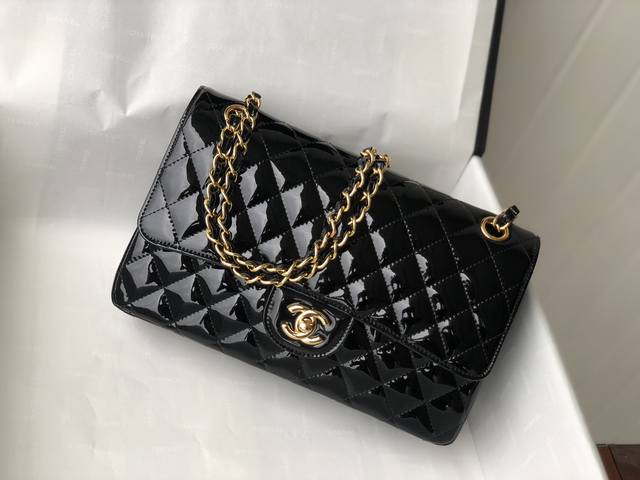 Chanel A01112 Lacquered Leather, Featuring The Iconic Small C Logo Chain. As A R
