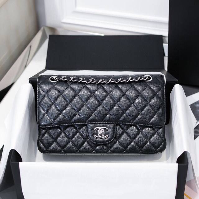 25Cm Cf Caviar-Patterned Cowhide, Diamond-Quilted With A Full, Meaty Feel. Zp Cu
