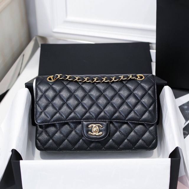 25Cm Caviar-Patterned Calf Leather, Diamond-Quilted Design With A Full, Meaty Fe