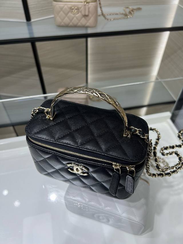Chanel 25S New Handle Long Box Coco Crush Diamond Quilting Handle Makeup Bag A P