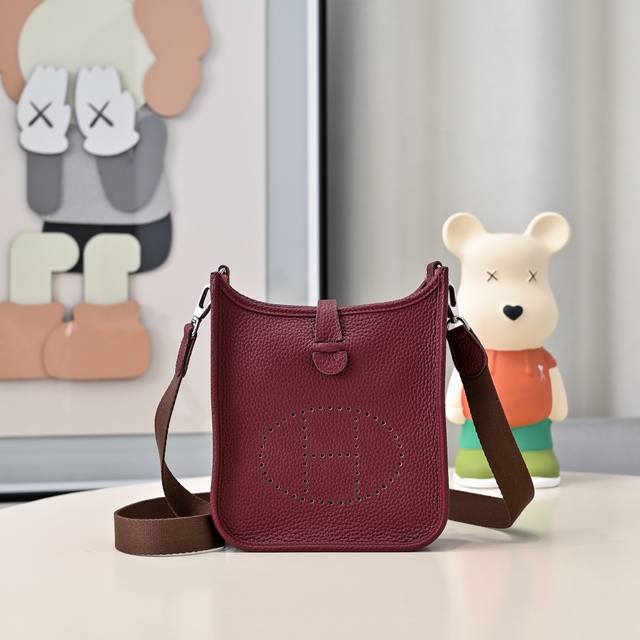 Mini Eveyine ~Evelyn With Detachable Shoulder Strap + Tc Calf Leather. Hardware: