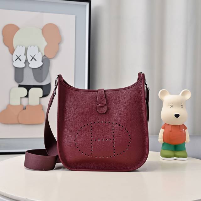 Silver Buckle Evelyne 29Cm Evelyne Is The Most Chic And Affordable Crossbody Bag