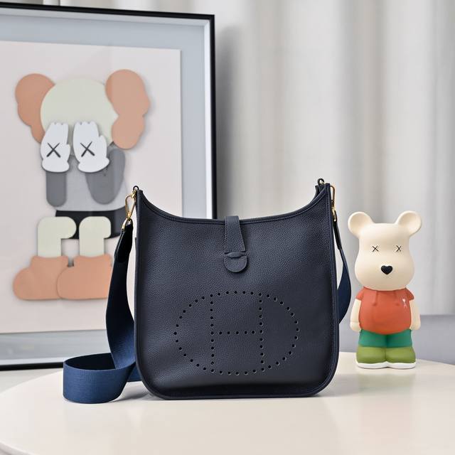 Gold Buckle Evelyne 29Cm Evelyne Is The Most Stylish And Affordable Crossbody Ba