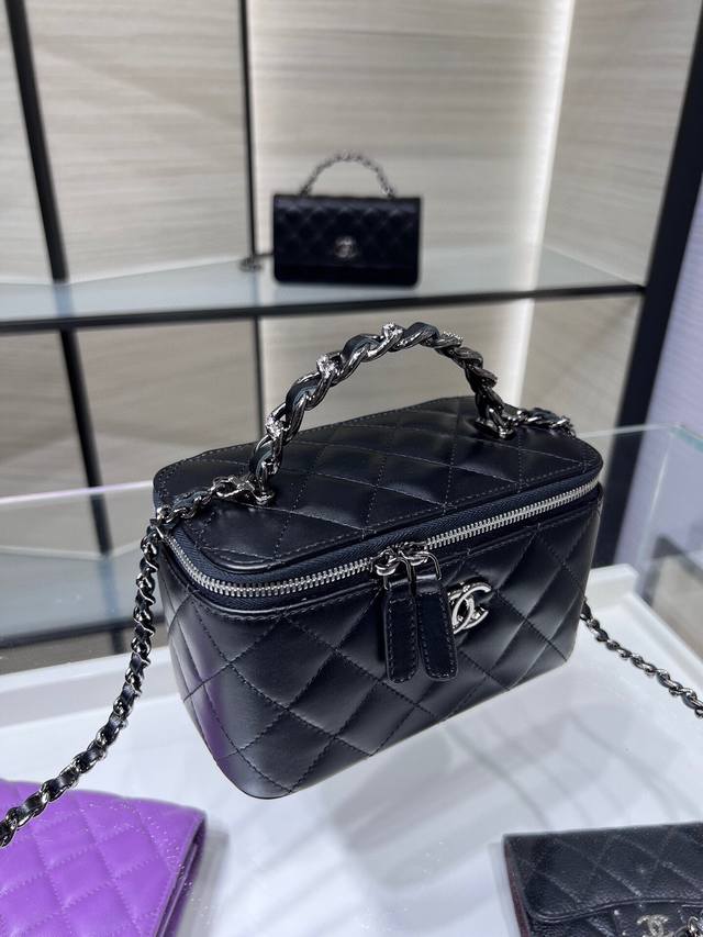 Ohanel 23K New Arrival: A Luxurious Box-Shaped Handbag With A Long Handle, Adorn