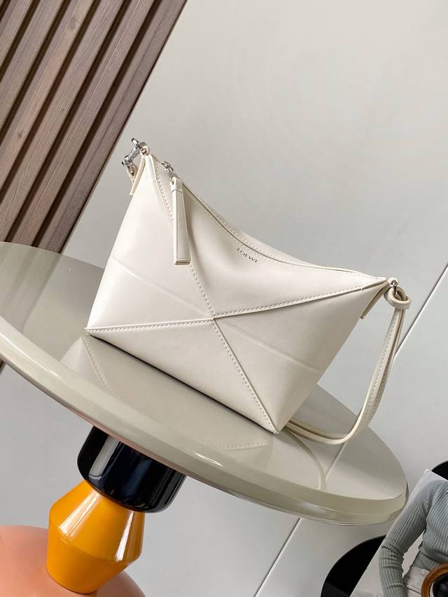 New Puzzle Fold Handbag: A Reinterpretation Of The Practical And Versatile Handb