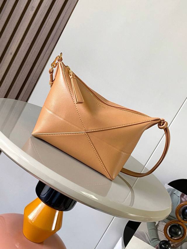 New Puzzle Fold Handbag: A Reinterpretation Of The Practical And Versatile Clutc