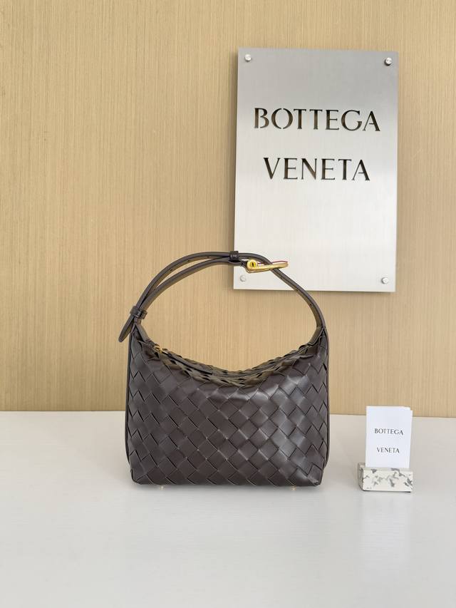 Model Number: 815395 Bottega Veneta Snake Year Limited Edition Wallace Snake Yea