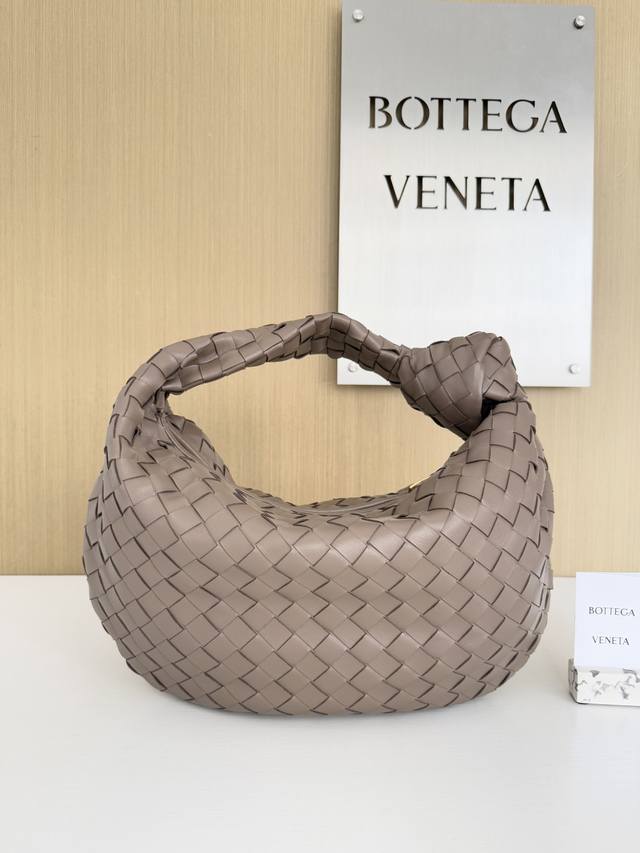 Model Number: 690225 Bottega Veneta Large Jodie Every Bottega Veneta Bag Is Hand