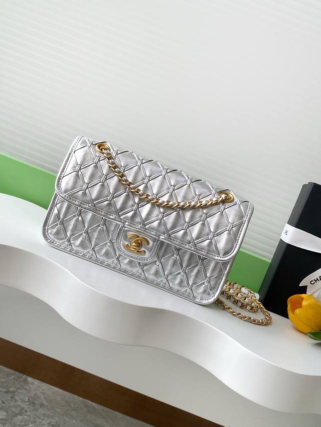 25C Runway New Arrival Cf Woven Chain Bag In Silver So Beautiful! The Design Alo