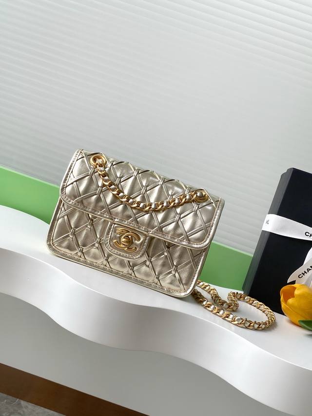 25C Runway New Arrival Cf Woven Chain Bag In Gold Is Absolutely Stunning! The Fu