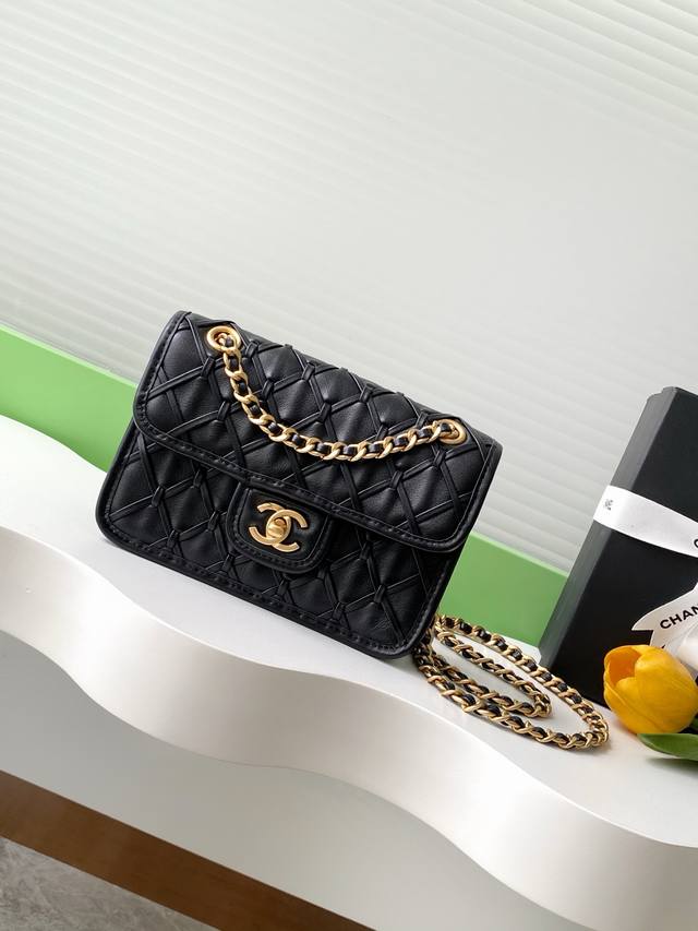 25C Runway New Arrival Cf Woven Chain Strap In Black So Beautiful! The Sleek Bla